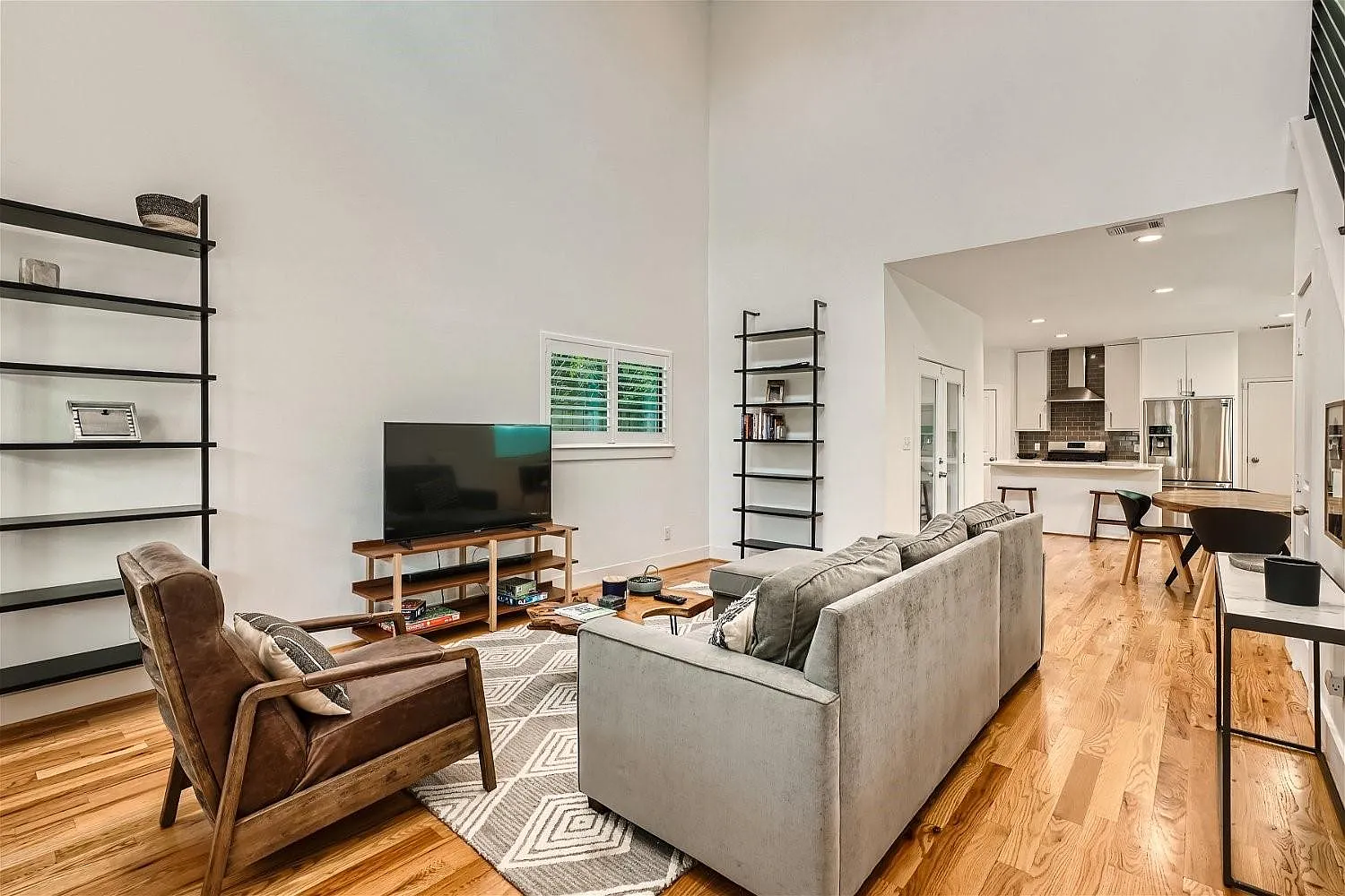2 bed, 2.5 bath, 1494 sqft, $2,400 — Photo 3