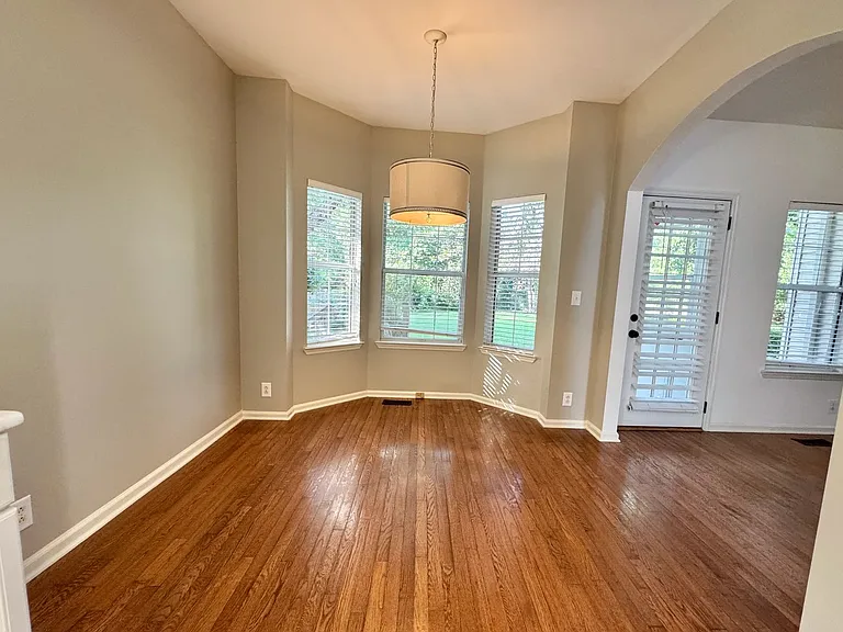 4008 Linden Ct — Photo 9
