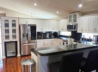 565 SW 181st Way, Pembroke Pines, FL 33029