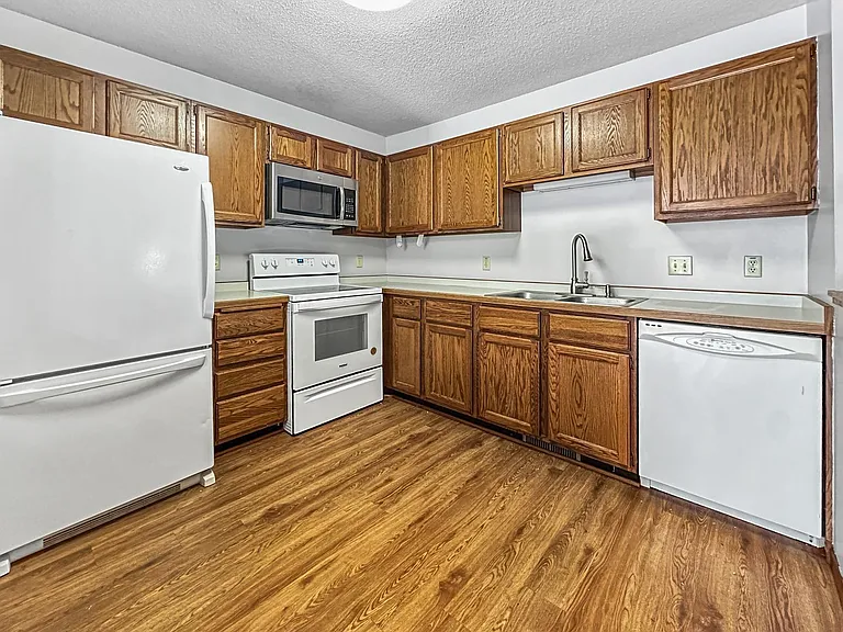 5308 Highpointe Dr — Photo 10