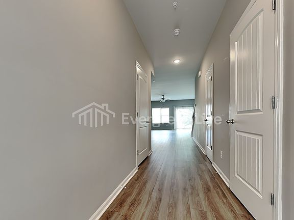 3rd image of 1592 Iris Walk