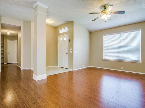 5th image of 301 Cobblestone Dr