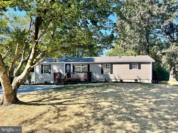 204 Chestnut Level Ln, Hague, VA 22469