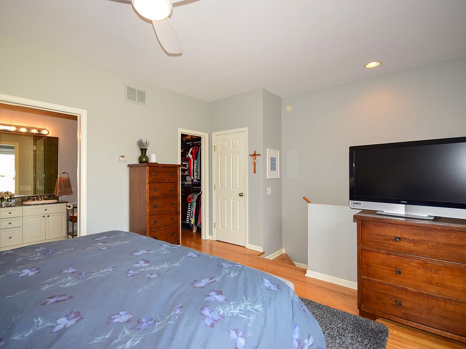 2nd image of 3602 N Leavitt St