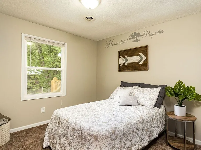 2202 Greenbriar Cir — Photo 8
