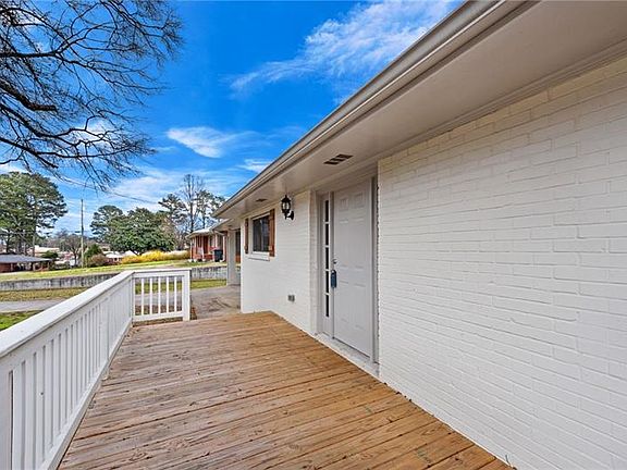 5th image of 706 Debra Dr