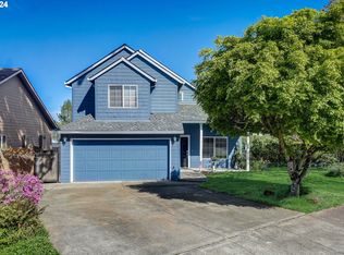 208 Sweden Cir, Silverton, OR 97381