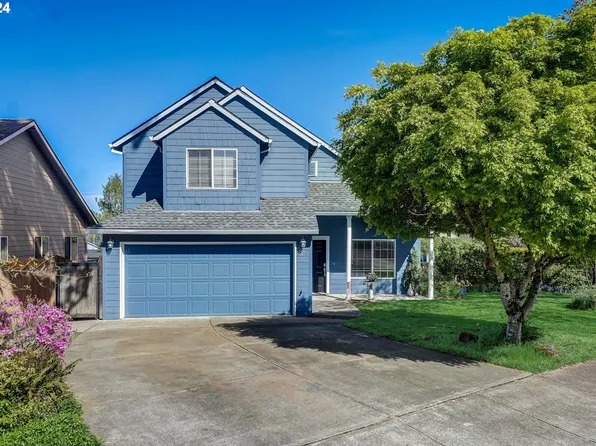 208 Sweden Cir, Silverton, OR 97381