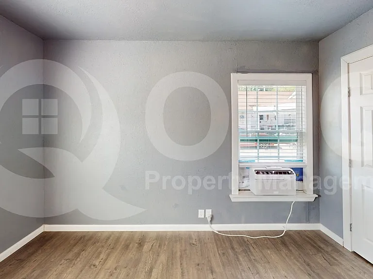 205 NE 22nd St — Photo 5