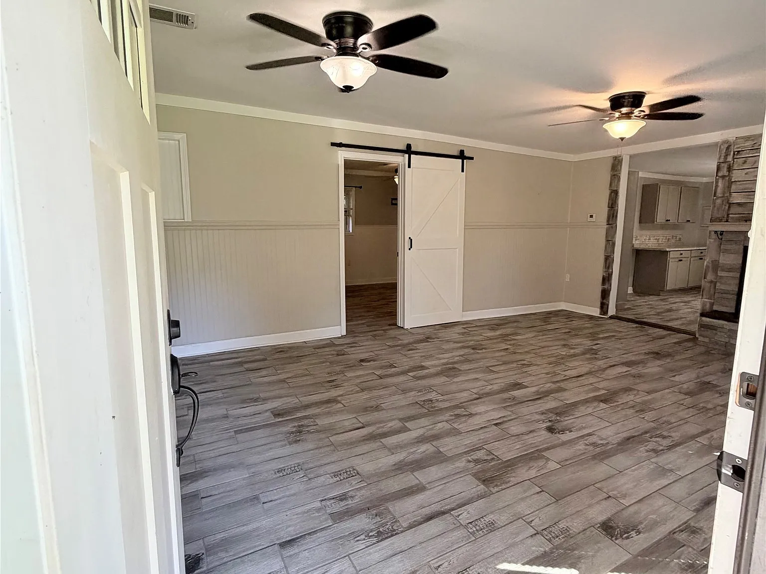 1 bed, 1.0 bath, 1040 sqft, $1,800 — Photo 2