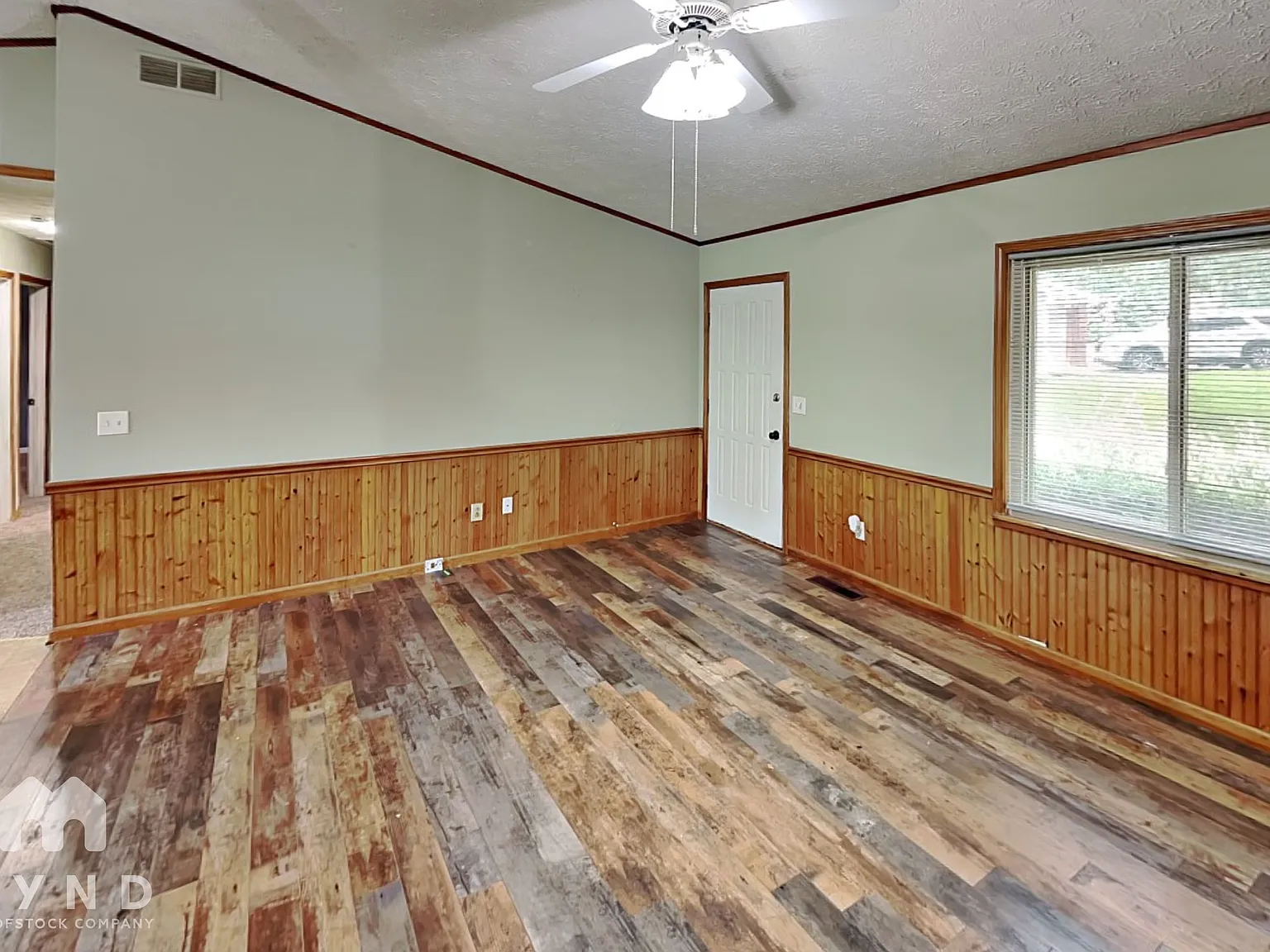 3 bed, 1.5 bath, 1112 sqft, $1,695 — Photo 2