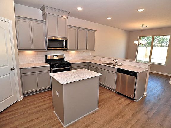 3rd image of 21025 Crinet Square St