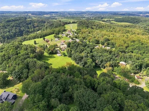 1100 S Grandview Ave, Youngwood, PA 15697