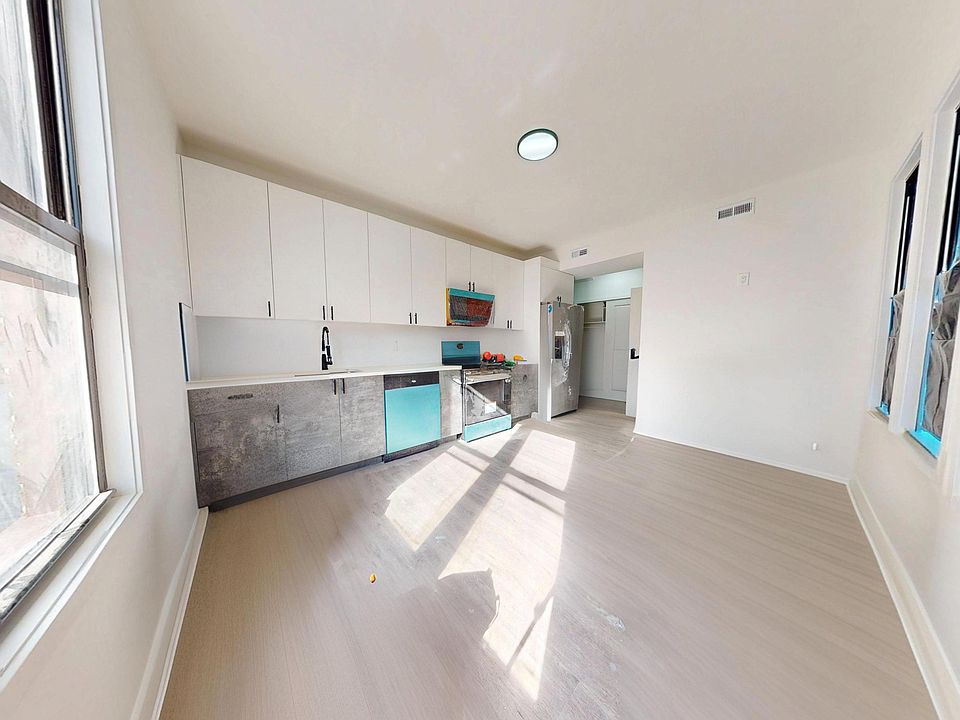 1st image of 3050 Brighton 2nd St Floor 1