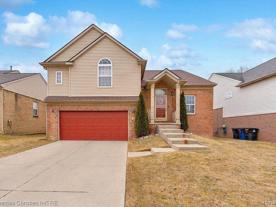 1st image of 2028 Golfview Ln