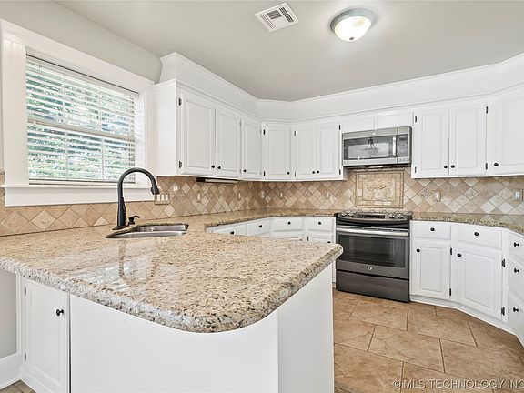 2nd image of 2919 W Berwick