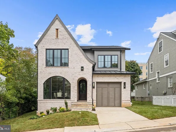 2133 N Oakland St, Arlington, VA 22207