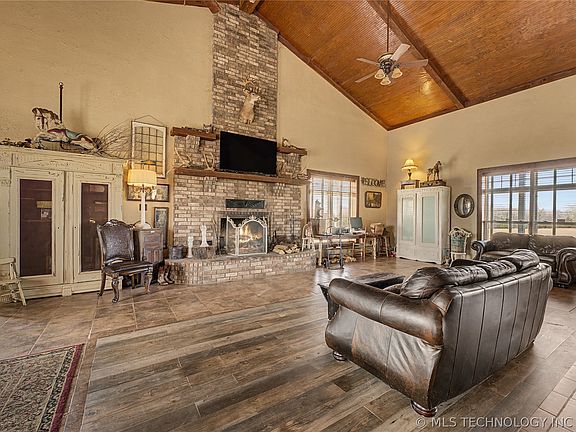 5th image of 15875 New Lake Rd