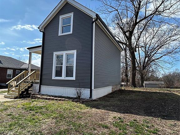 3rd image of 809 N Florissant Rd