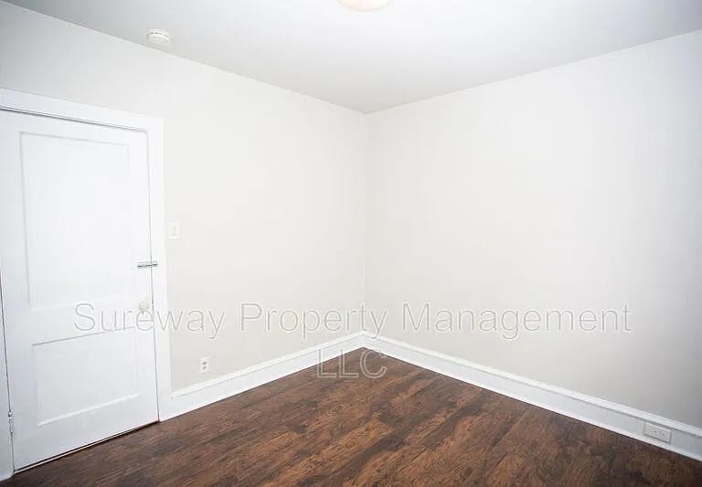 1034B Collings Ave — Photo 12