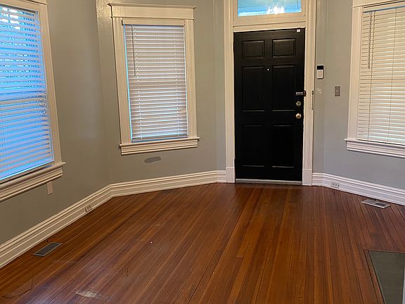 2nd image of 209 W 33rd St