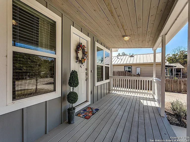 3 bed, 1512 sqft, $1,900 — Photo 2