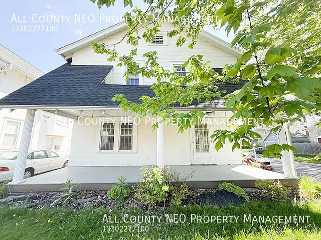 Charming 3 Bedroom Home with Huge Front Porch & Cozy Sunroom! — Photo 3