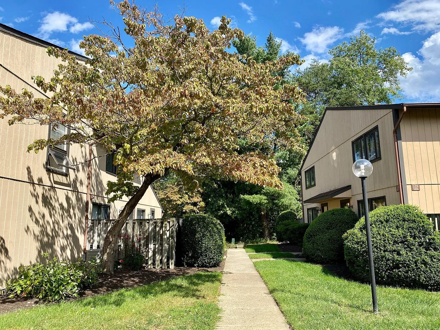 End Unit Townhome With Garage And Full Basement-Close To I-97, Bwi & Nsa — Photo 1