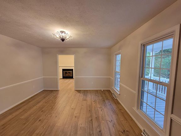 3rd image of 230 Eastman Rd