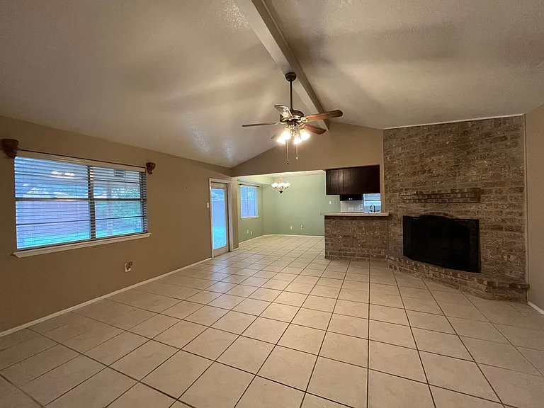 2118 Meadowgrove Dr — Photo 3