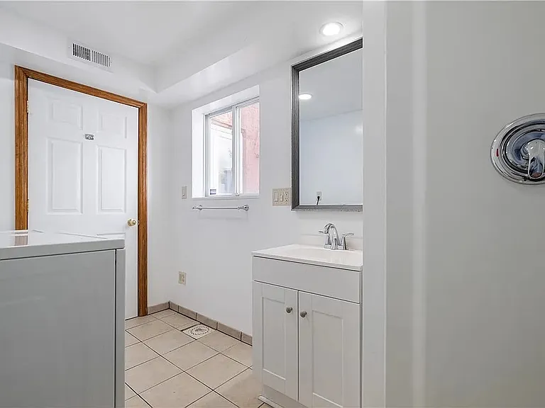 103 S 13th St — Photo 10