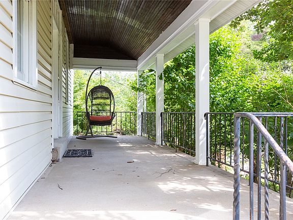 3rd image of 811 Rockwood Ave