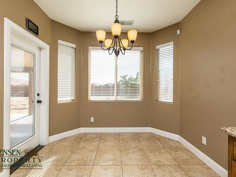 389 N 1270 W — Photo 12