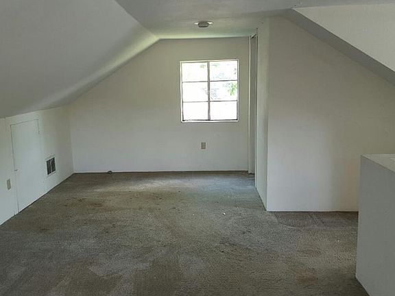 5th image of 2812 Cragmoor Ave