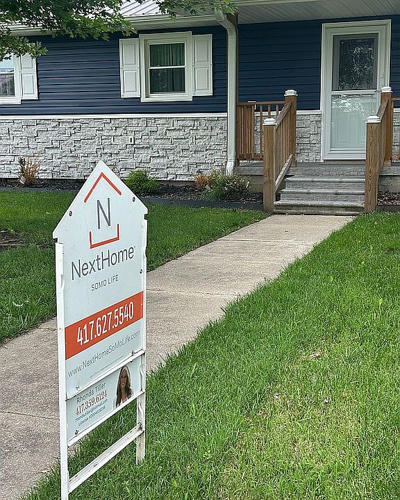 1st image of 121 E Maiden Ln