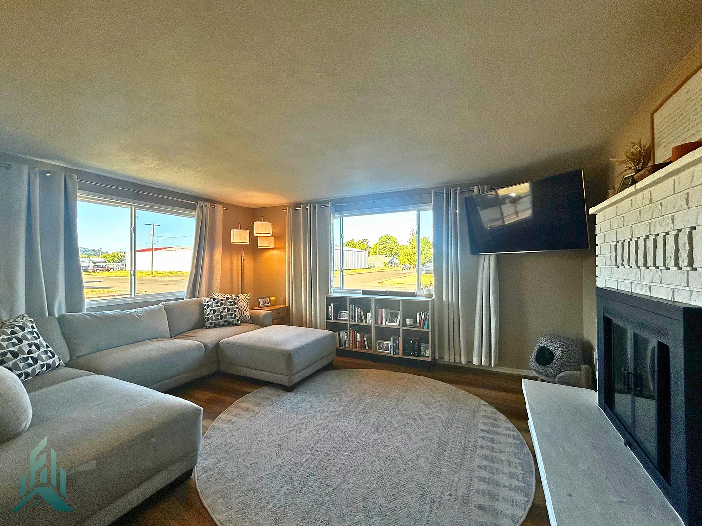 Completely Renovated 3 bed/2 bath Home — Photo 4