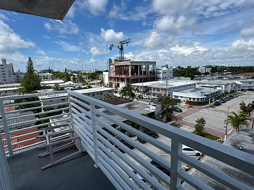 7800 Carlyle Ave #6C Photo 1