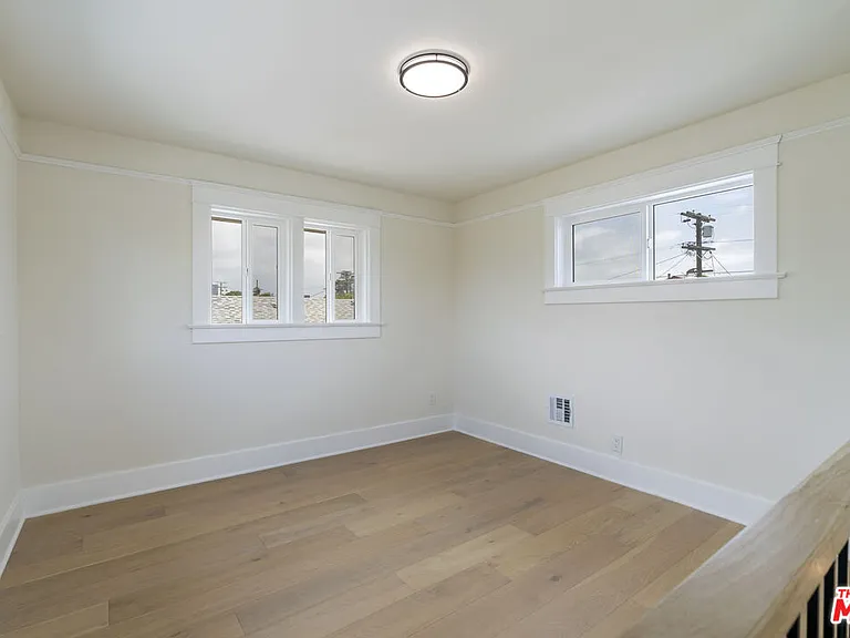 1828 W 41st Pl — Photo 26