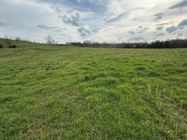 7 S Chowning Ln, Bloomfield, KY 40008