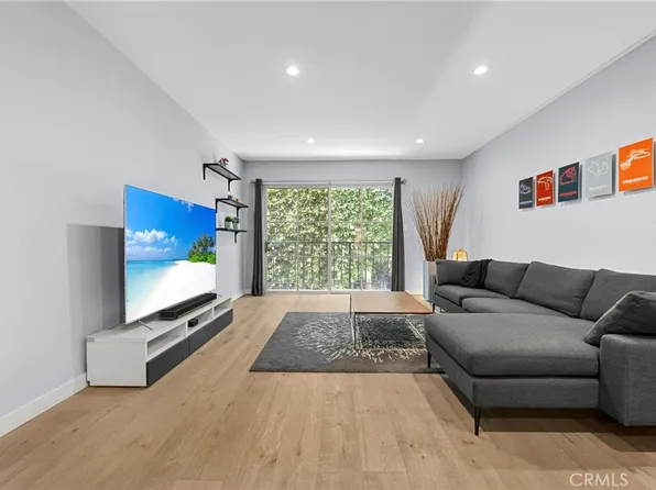 1045 N Kings Rd APT 107, West Hollywood, CA 90069