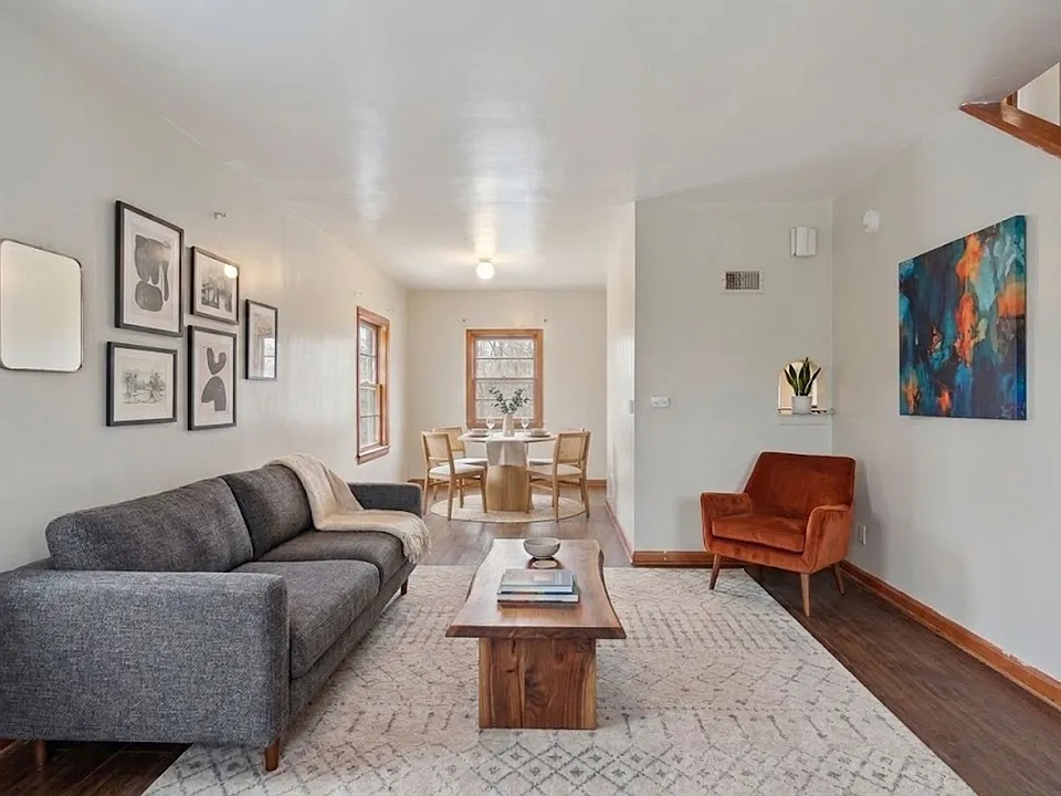 725-727 W 11th St