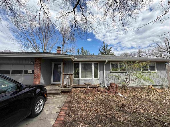 1734 W 20th St, Lawrence, KS 66046