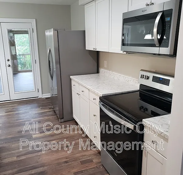 553 Owendale Dr — Photo 6
