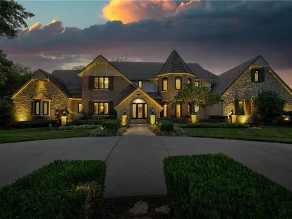 4318 NW Lake Dr, Lees Summit, MO 64064