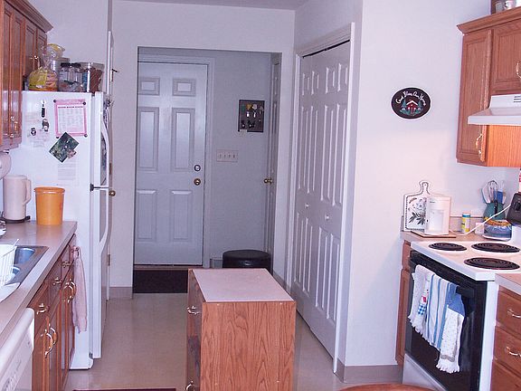 3rd image of 99 Helmi Dr