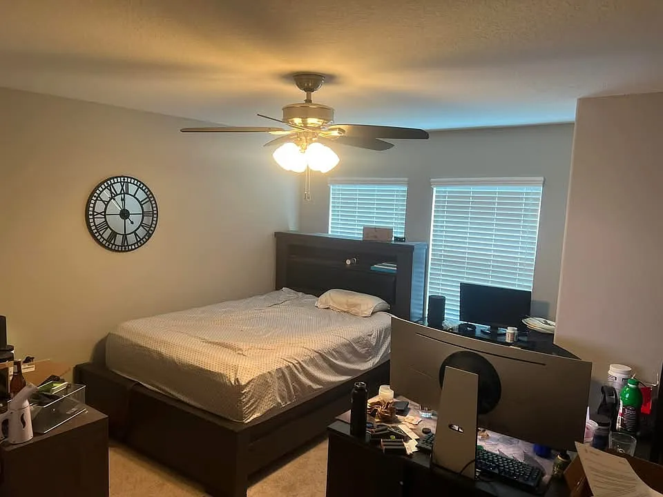 4 bed, 2400 sqft, $1,400 — Photo 2