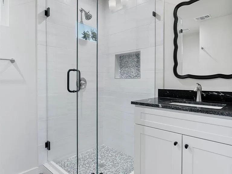 515 E 39th St #2 — Photo 13