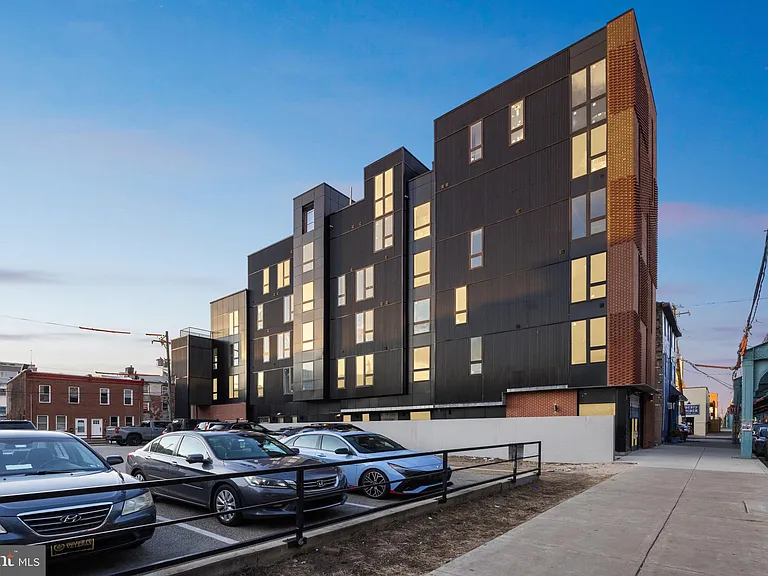 1350 N Front St #203 — Photo 13
