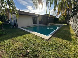 3291 SW 4th St, Deerfield Beach, FL 33442