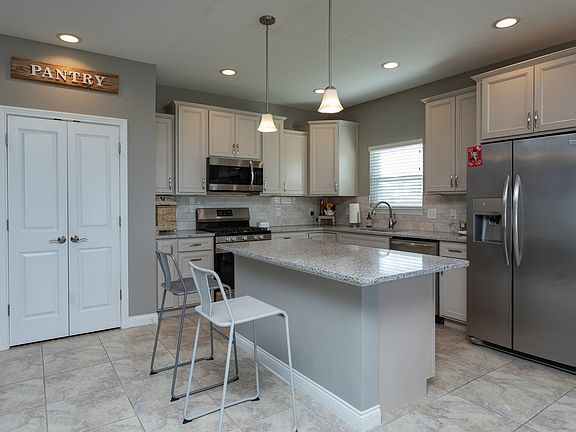 5th image of 100 Aqueduct Cir